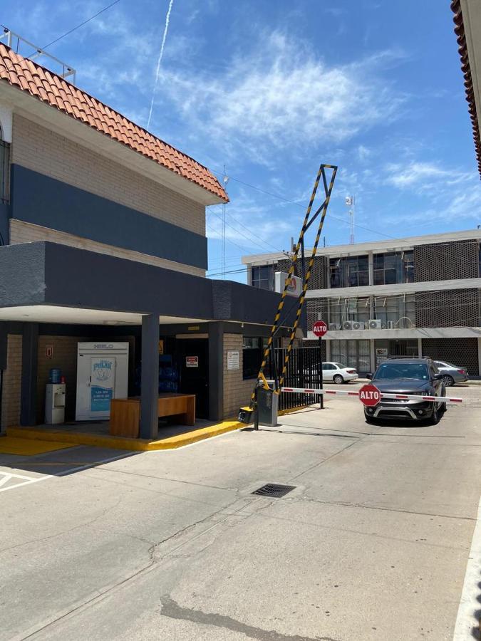 La 2* Hermosillo
